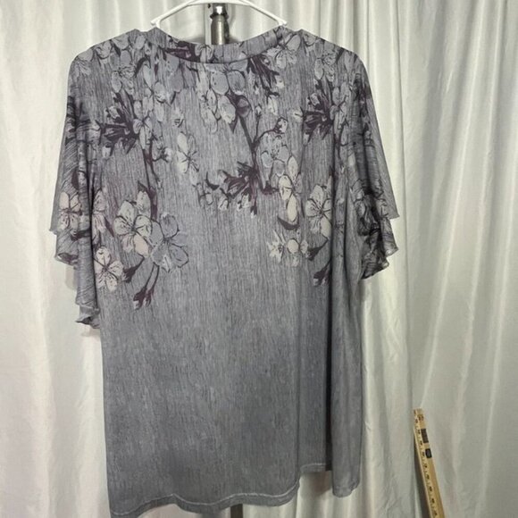 IT Gray Floral Ruffle Sleeve Blouse Top Women’s XL Tunic - Picture 10 of 10